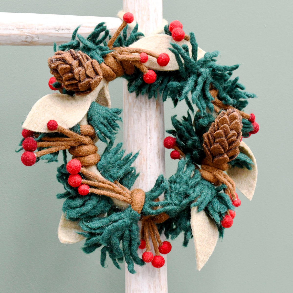 Felt Christmas Pine Cones and Holly Berries Wreath – Tara Treasures