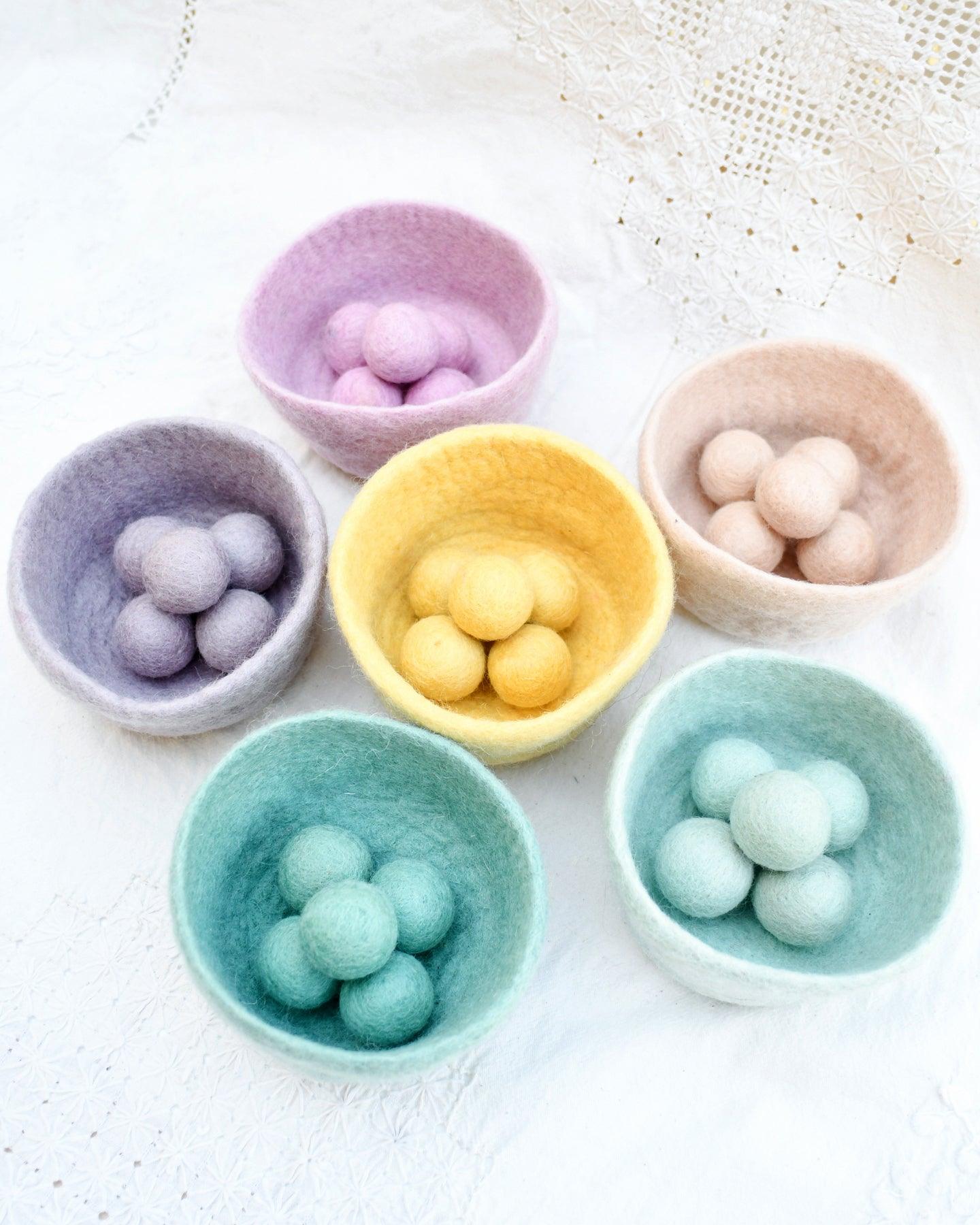 Wool Felt Balls in a Pouch - Pastel Set 3cm 30 balls - Tara Treasures