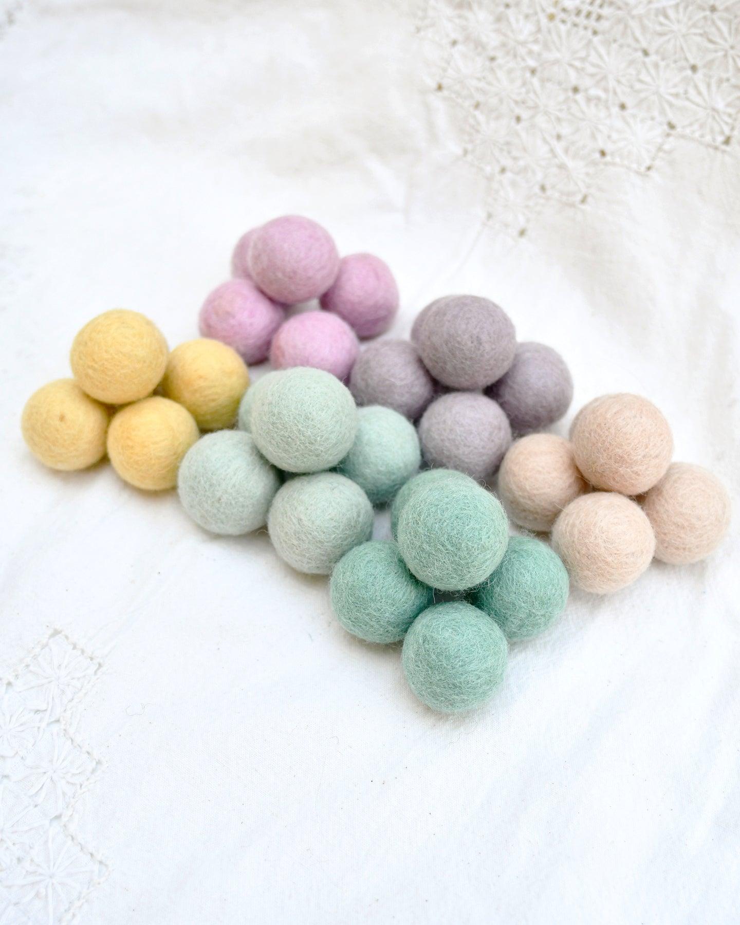 Wool Felt Balls in a Pouch - Pastel Set 3cm 30 balls - Tara Treasures