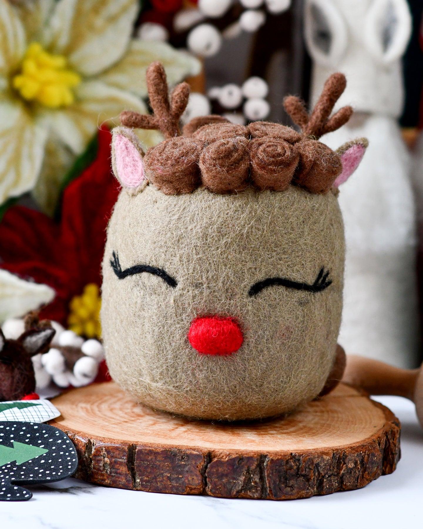 Felt Christmas Reindeer Cake - Tara Treasures